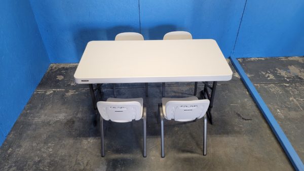 Picture of Kids Table with 4 Kids Chairs